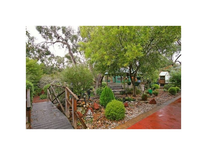 35 Manorwoods Drive, Frankston VIC 3199