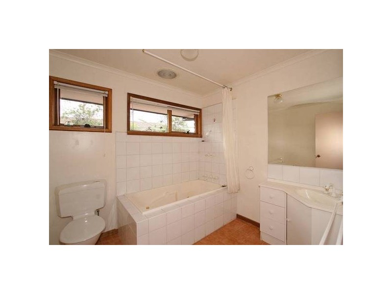 8 Arcadia Street, Carrum Downs VIC 3201