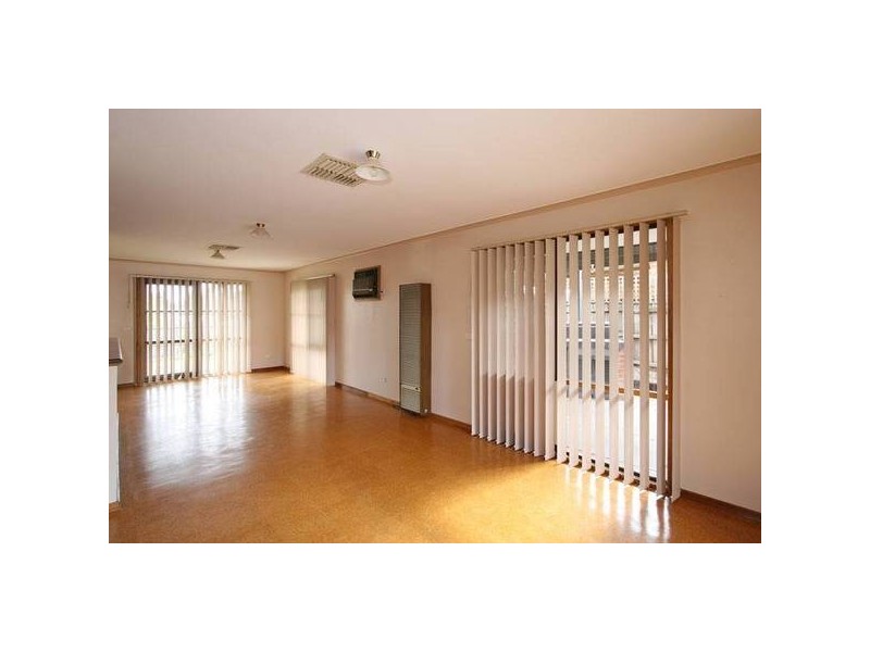 8 Arcadia Street, Carrum Downs VIC 3201