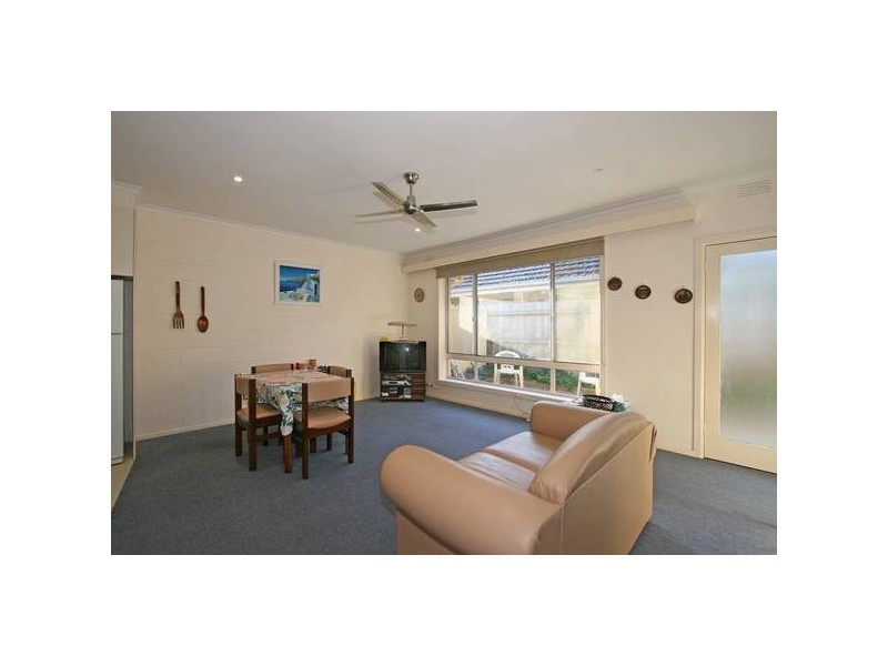 2/18 The Crest, Frankston South VIC 3199