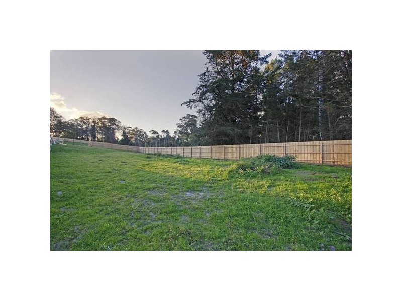 8 Blenheim Place, Frankston South VIC 3199