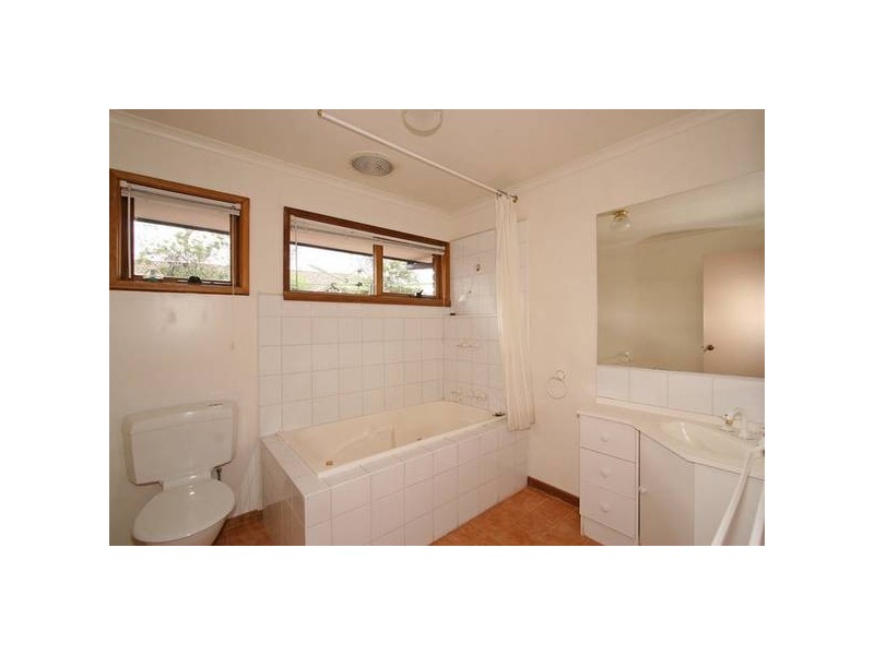 8 Arcadia Street, Carrum Downs VIC 3201