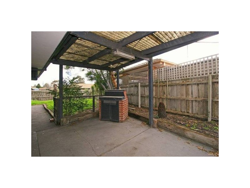 8 Arcadia Street, Carrum Downs VIC 3201