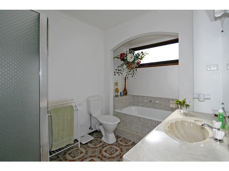 32 Raphael Crescent, Frankston VIC 3199