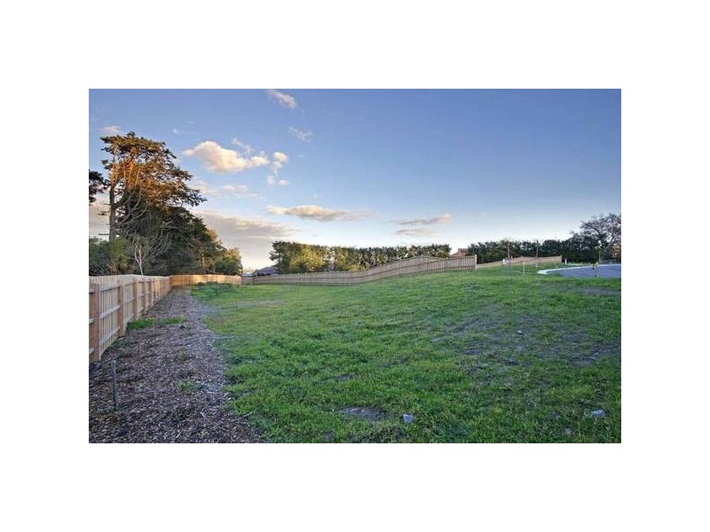 8 Blenheim Place, Frankston South VIC 3199