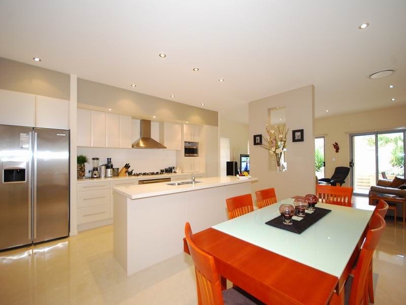 30 Melbourne Avenue, Camp Hill QLD 4152