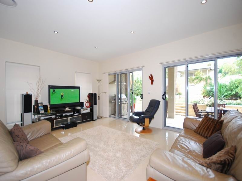 30 Melbourne Avenue, Camp Hill QLD 4152