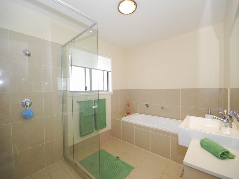 30 Melbourne Avenue, Camp Hill QLD 4152