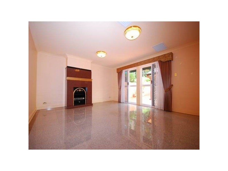 10 Victoria Avenue, Chelmer QLD 4068