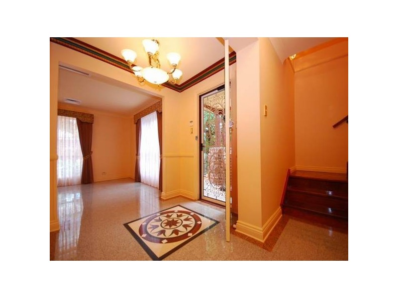 10 Victoria Avenue, Chelmer QLD 4068