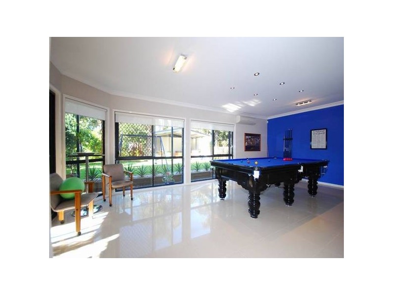 72 Brisbane Corso, Fairfield QLD 4103
