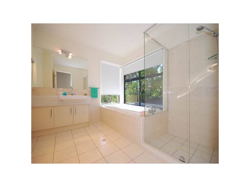 72 Brisbane Corso, Fairfield QLD 4103