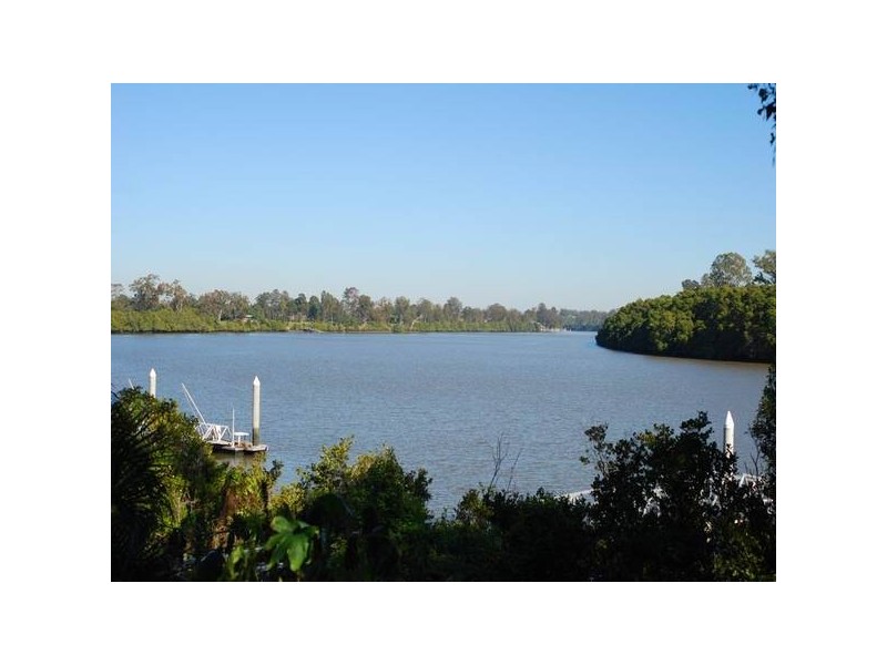 72 Brisbane Corso, Fairfield QLD 4103