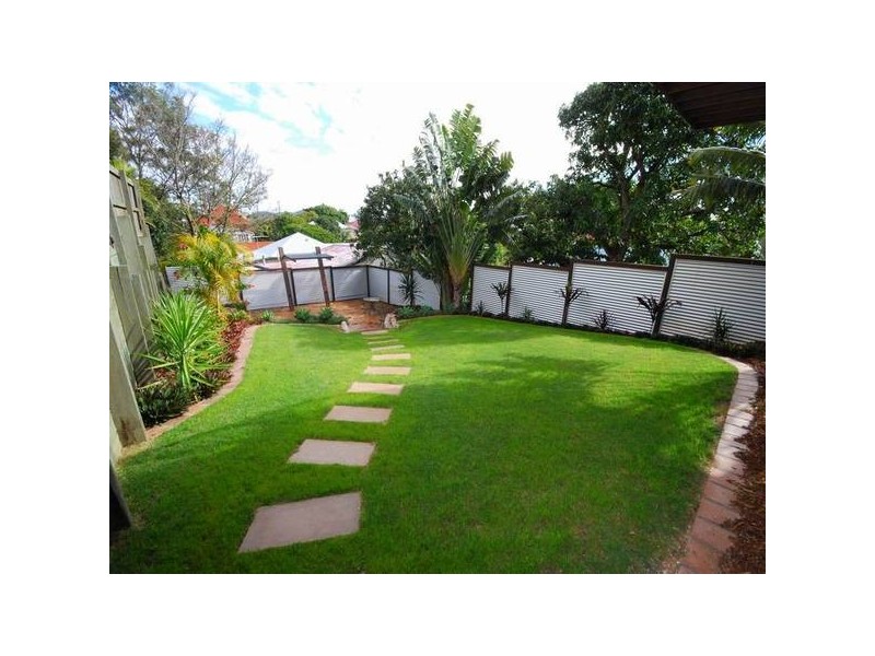 2 Harriet Street, Red Hill QLD 4059