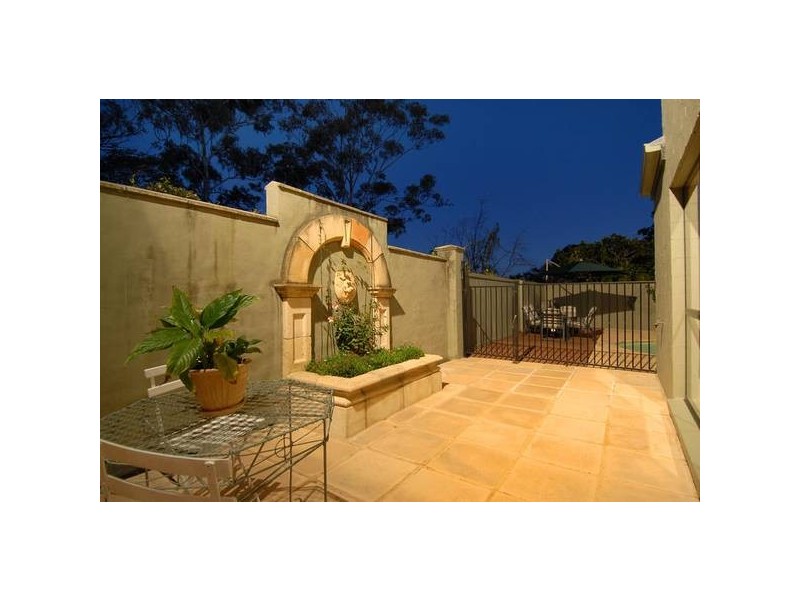 30 Carroll Street, Bardon QLD 4065