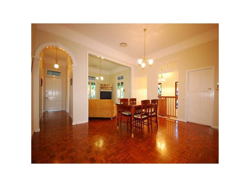 4 Dacre Street, Toowong QLD 4066