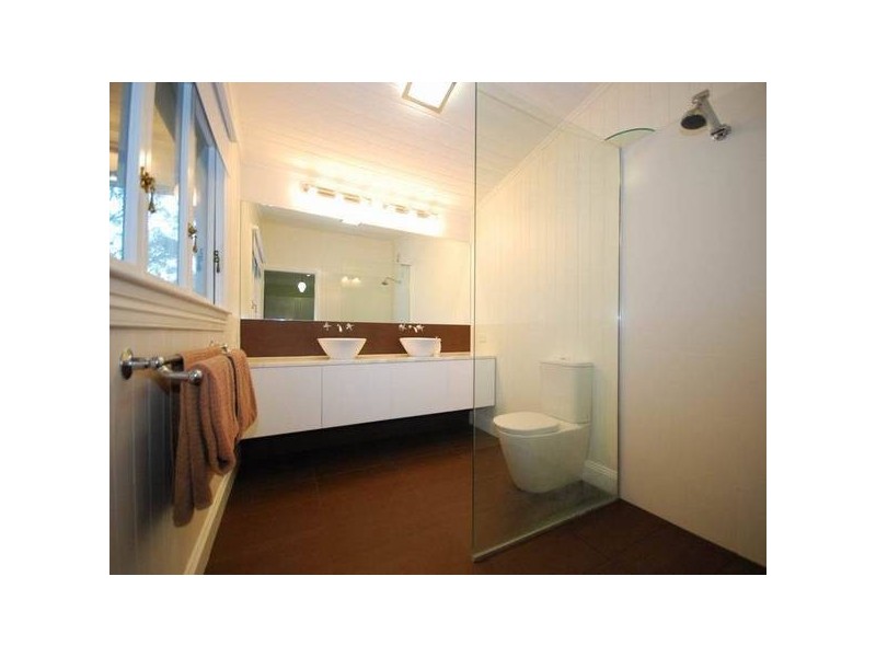 4 Dacre Street, Toowong QLD 4066