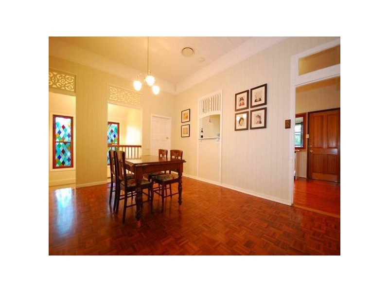 4 Dacre Street, Toowong QLD 4066