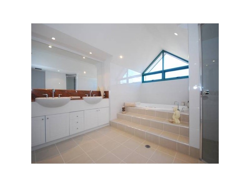 27/10 Park Avenue, East Brisbane QLD 4169