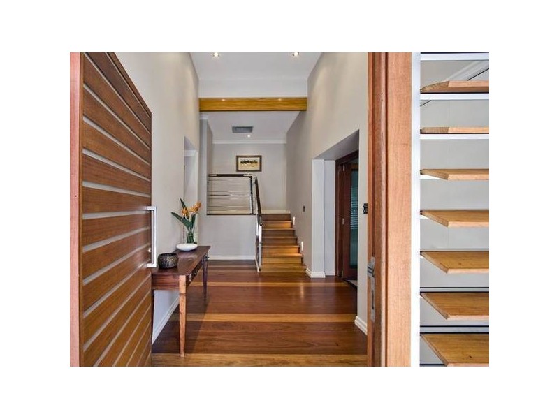 33 Meiers Road, Indooroopilly QLD 4068