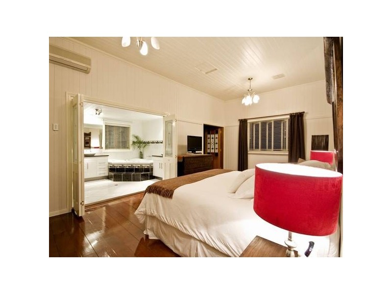 50 Long Street West, Graceville QLD 4075