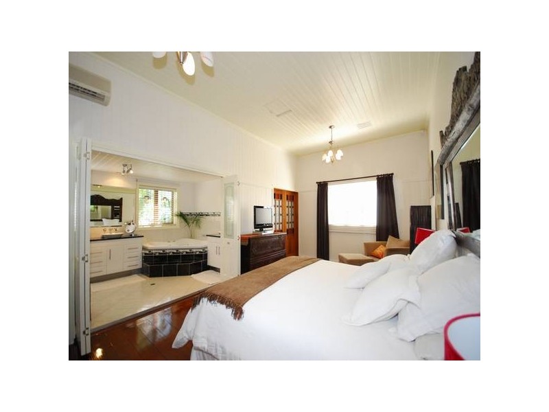 50 Long Street West, Graceville QLD 4075