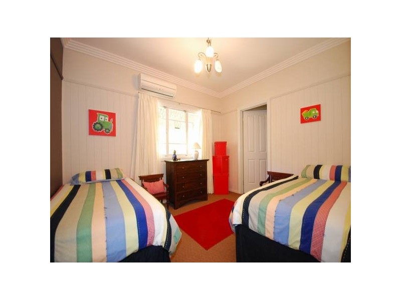 50 Long Street West, Graceville QLD 4075