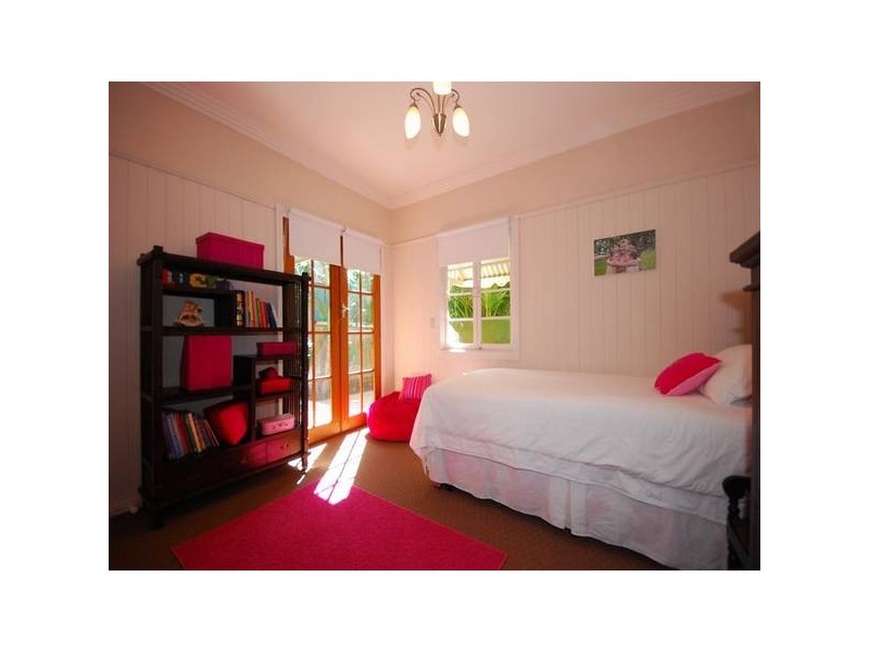 50 Long Street West, Graceville QLD 4075