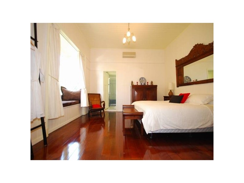 50 Long Street West, Graceville QLD 4075