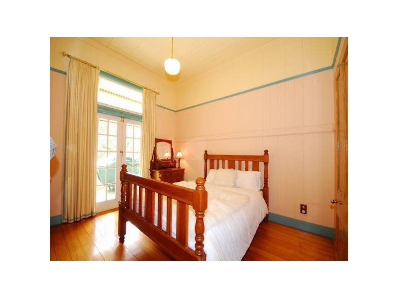 94 McLean Parade, Ashgrove QLD 4060