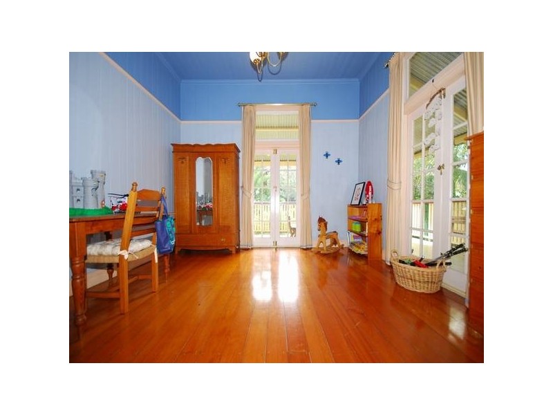 94 McLean Parade, Ashgrove QLD 4060