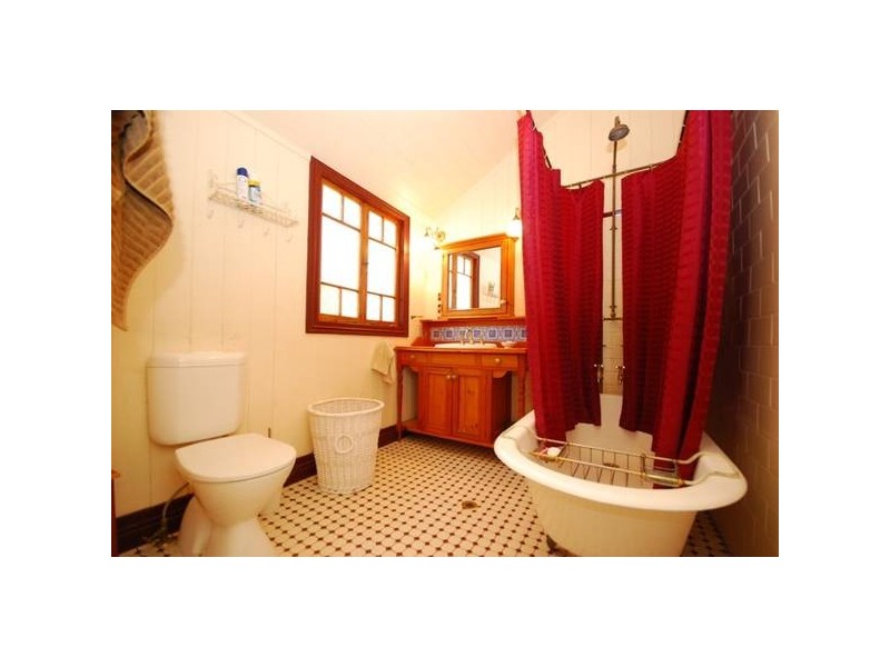 94 McLean Parade, Ashgrove QLD 4060