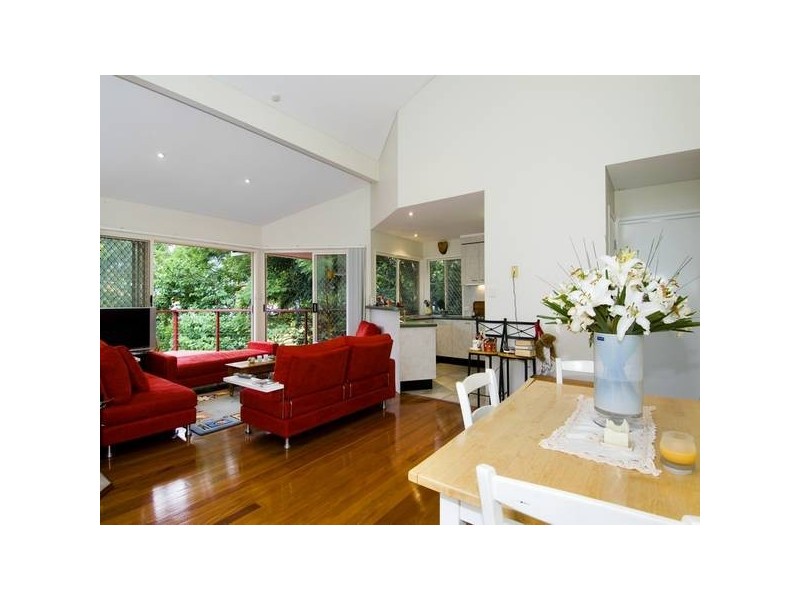 11 Gordon Road, Bardon QLD 4065