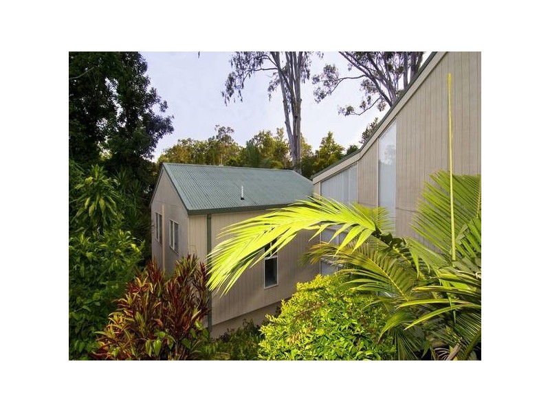 11 Gordon Road, Bardon QLD 4065