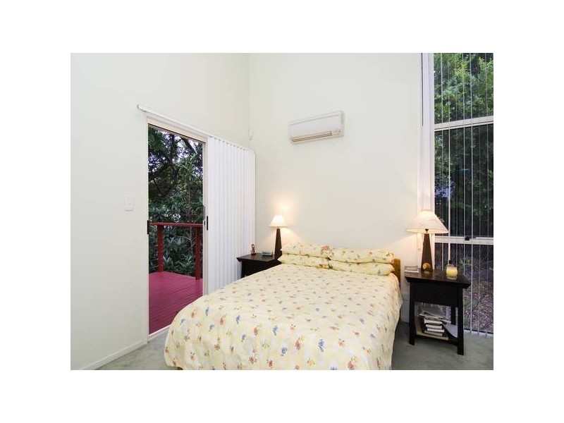 11 Gordon Road, Bardon QLD 4065