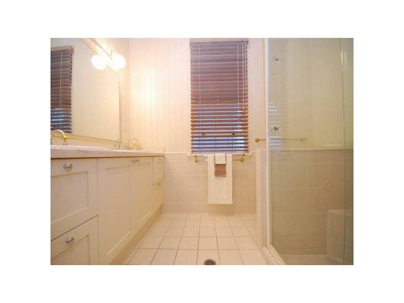 11 Aldridge Street, Auchenflower QLD 4066