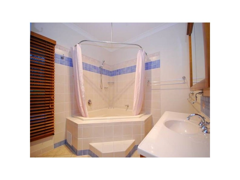 11 Aldridge Street, Auchenflower QLD 4066