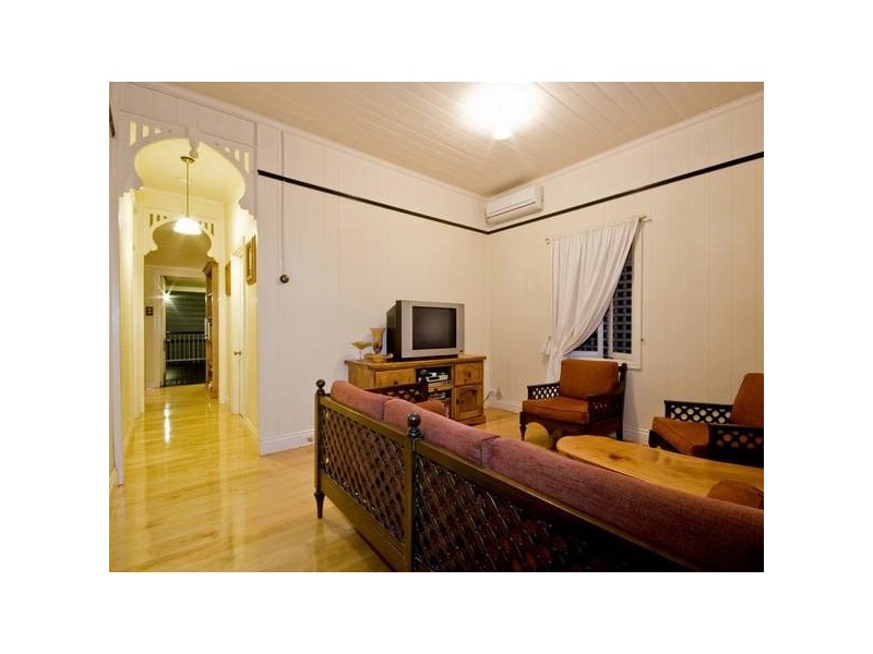 36 Mornington Street, Red Hill QLD 4059