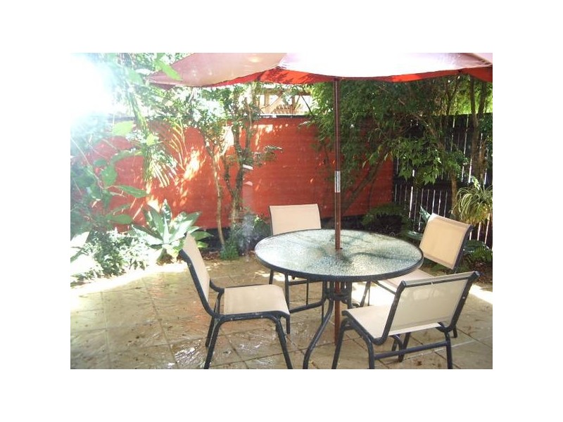 1/16 Barnsley Street, West End QLD 4101