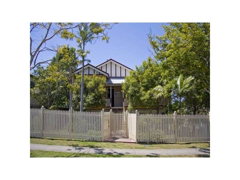 35 Foster Street, Newmarket QLD 4051