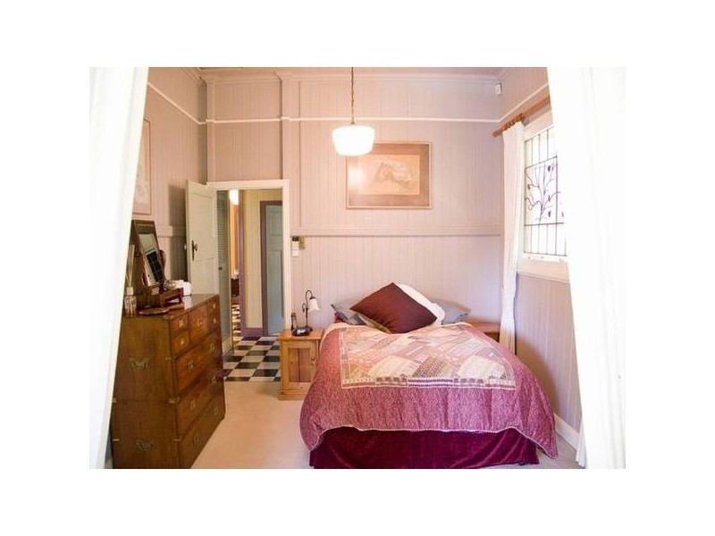 35 Foster Street, Newmarket QLD 4051