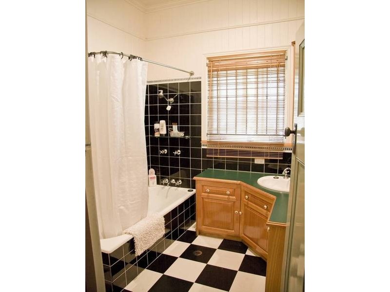 35 Foster Street, Newmarket QLD 4051