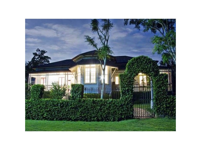 15 Moonya Street, Bardon QLD 4065