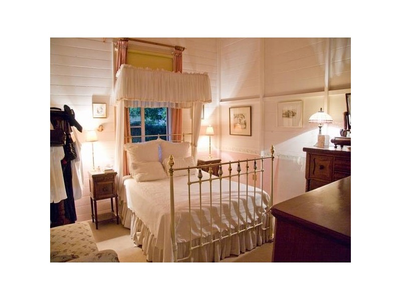 15 Moonya Street, Bardon QLD 4065