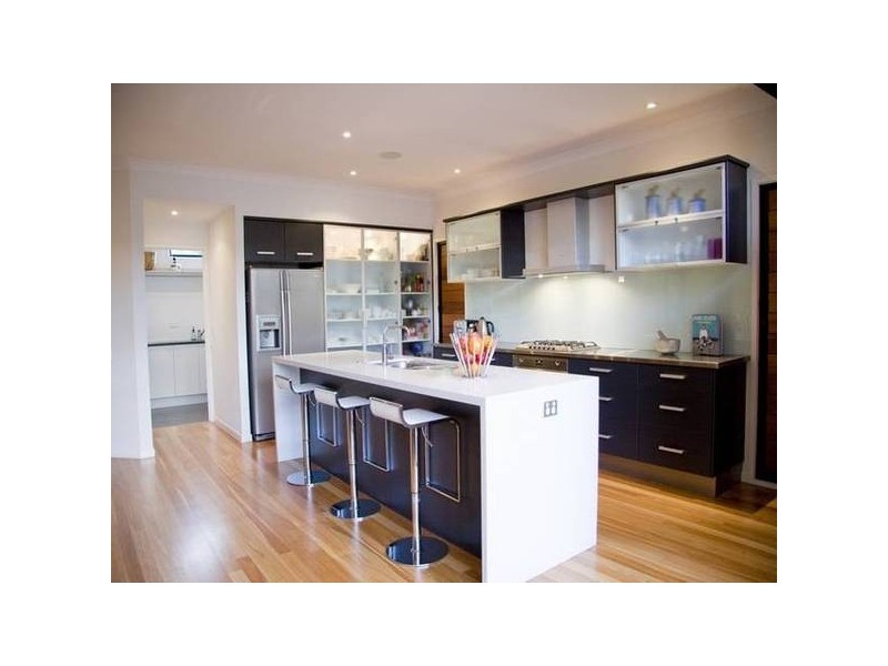 15 Royal Row, Bardon QLD 4065