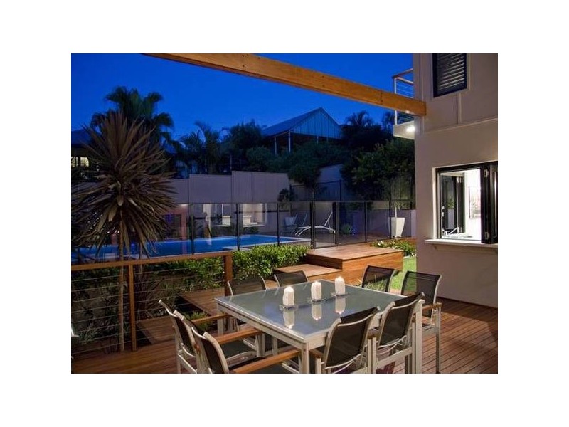 15 Royal Row, Bardon QLD 4065