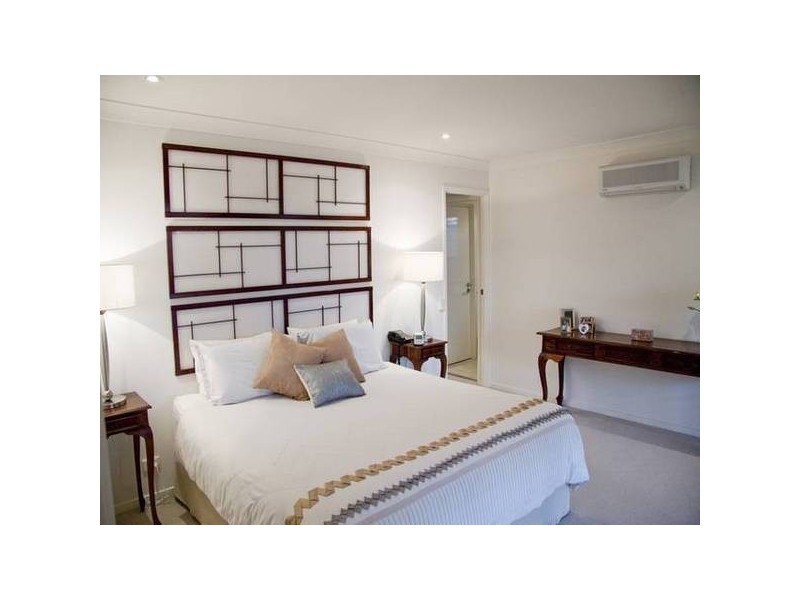 15 Royal Row, Bardon QLD 4065