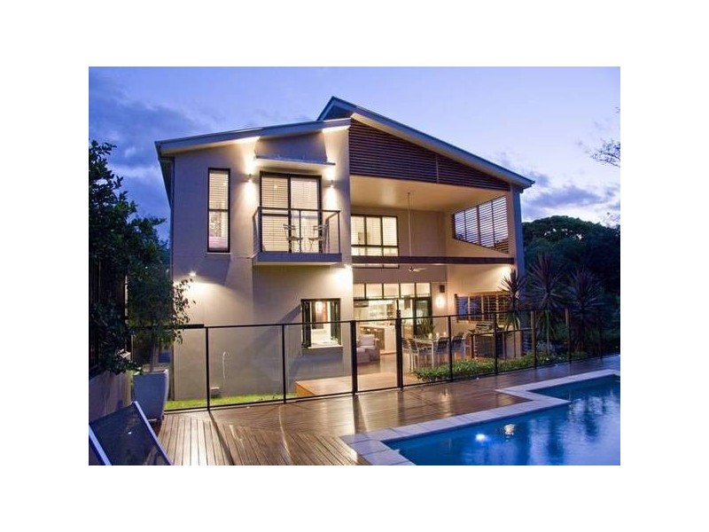 15 Royal Row, Bardon QLD 4065