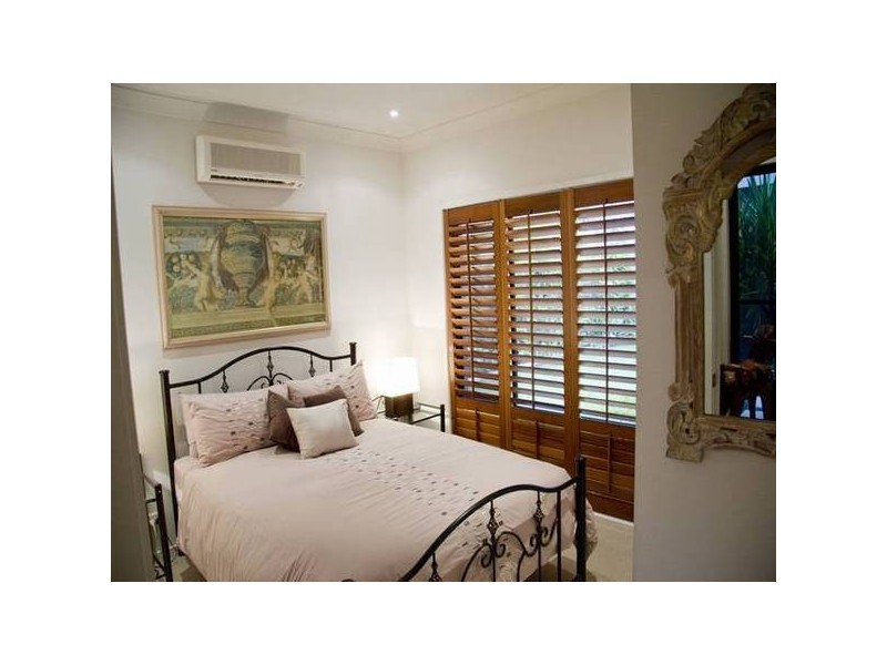 15 Royal Row, Bardon QLD 4065
