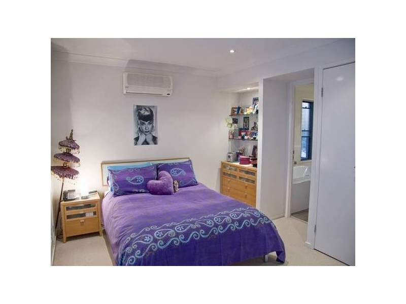 15 Royal Row, Bardon QLD 4065